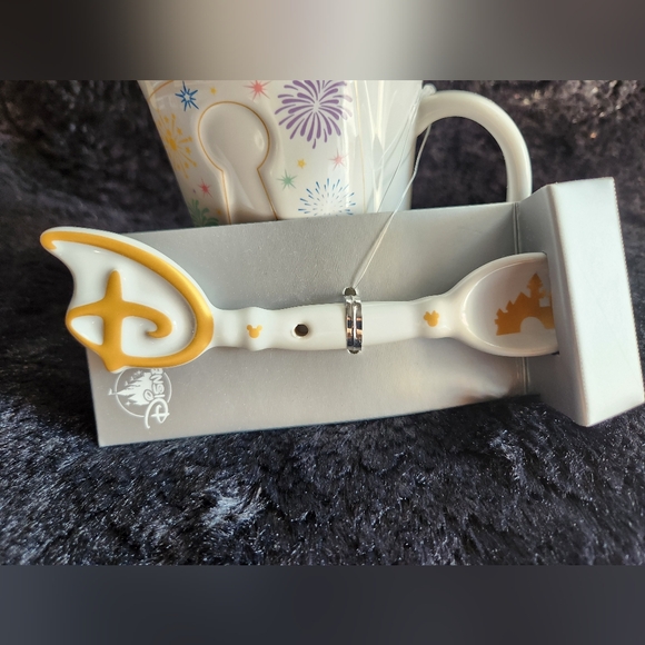 Disney parks cup with spoon - Picture 4 of 8